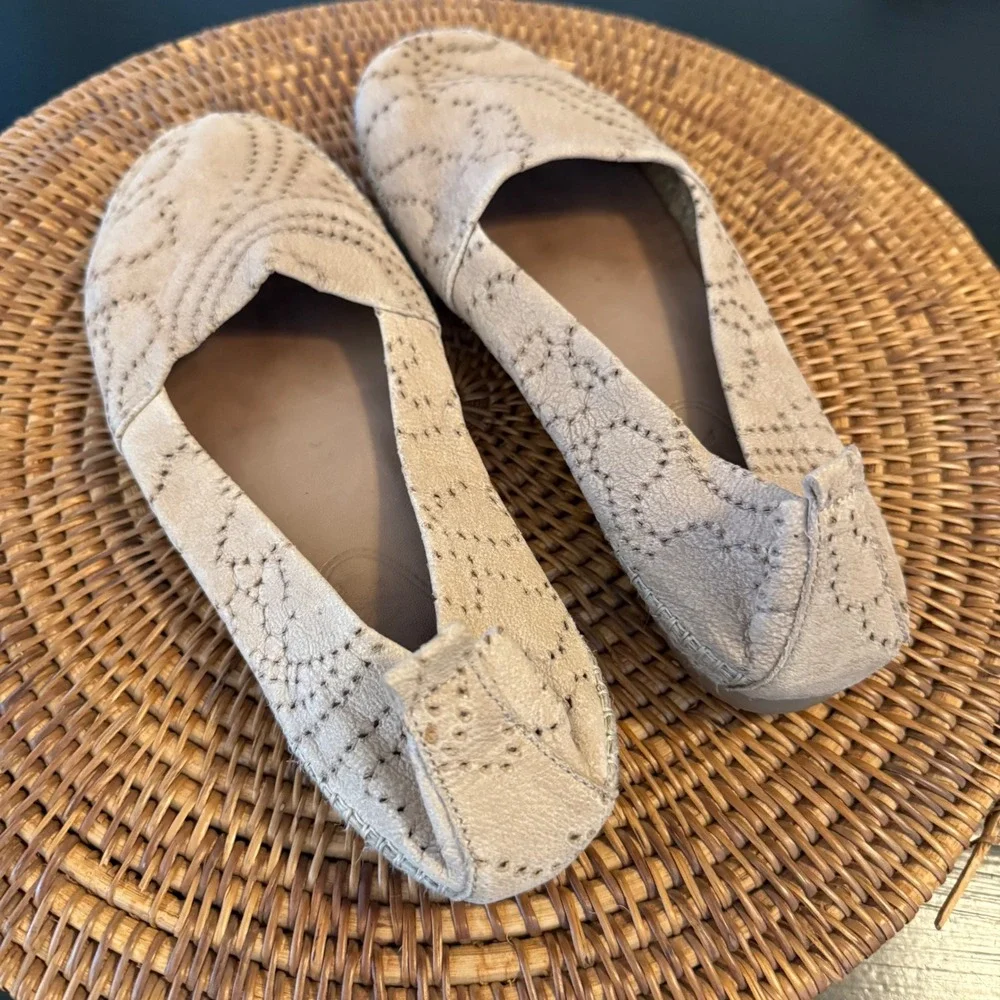 The Flexx Womens‎ Beige Suede Perforated Paisley Espadrille Flats Shoes US 9